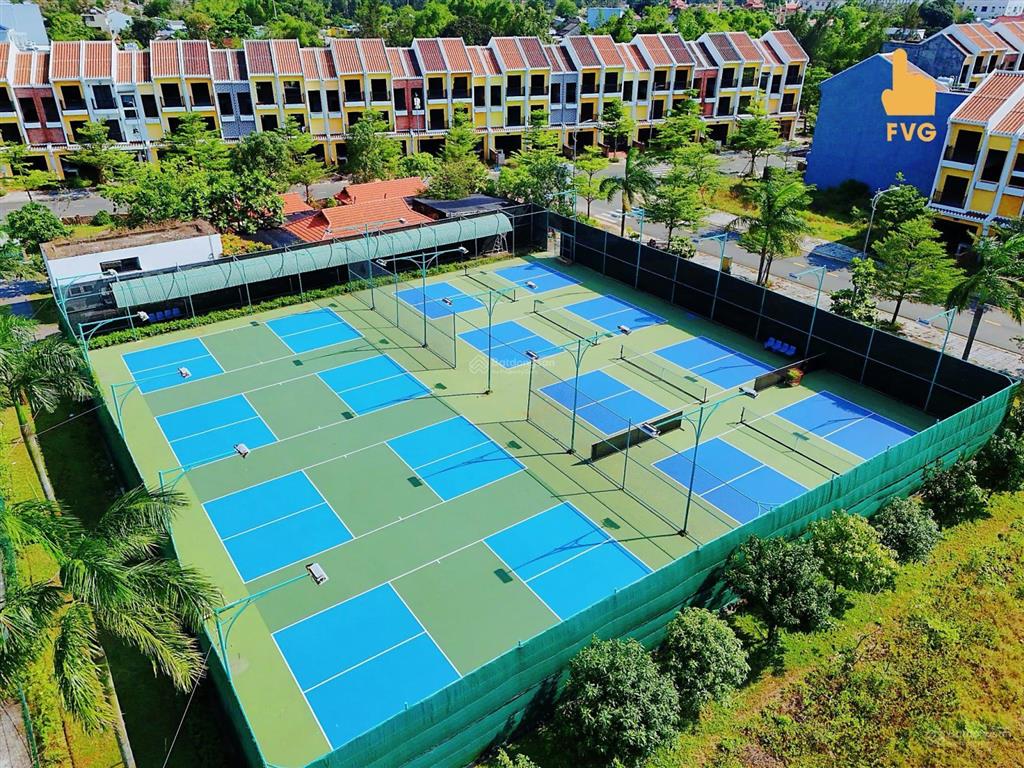 Chủ định cư sang mỹ, cần bán nhà 3 tầng 240m2 sàn cạnh hồ bơi sát sông hội an