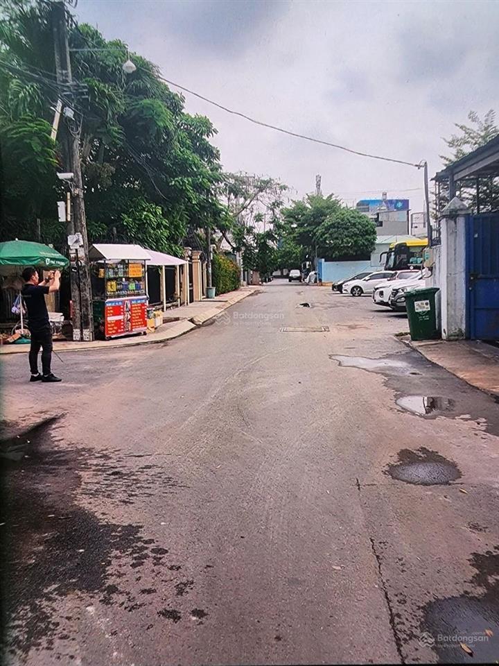 Giá đầu tư  giảm sâu bán nhanh 40 tỷ còn 28 tỷ, căn góc 2 mặt tiền đất biệt thự ngay mt ql 13