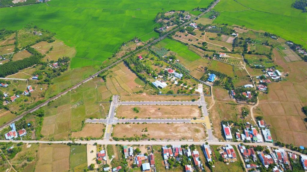 Hiếm có 7.500m2 full thổ cư gần cửa ngõ vào sân bay quốc tế vân phong  mặt nhựa 16m hiện trạng