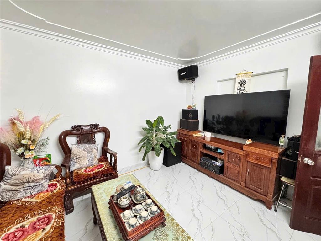 📍📍Nhà mặt đường Thư Trung - Văn Cao - 48m 4 tầng - Sân cổng riêng