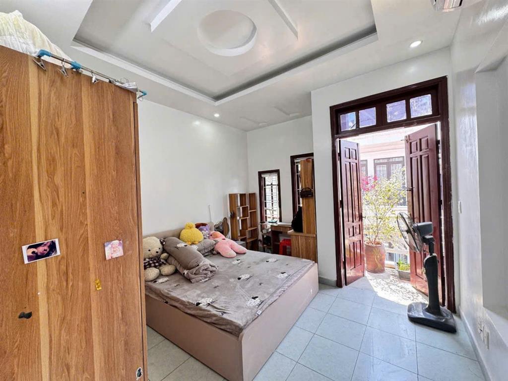 📍📍Nhà mặt đường Thư Trung - Văn Cao - 48m 4 tầng - Sân cổng riêng