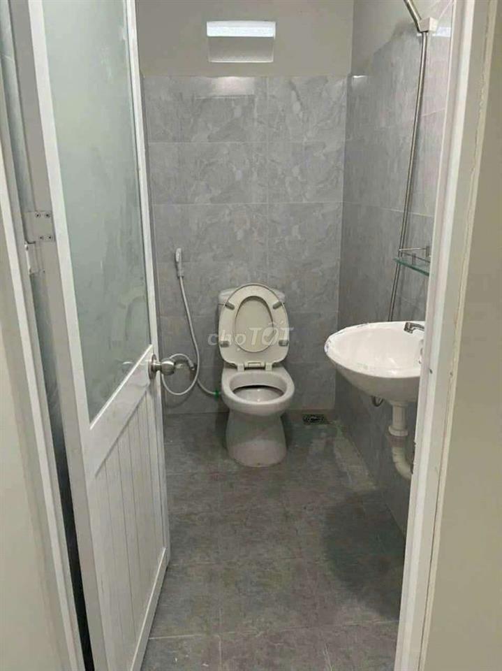 Nhà 4x13m lửng 3pn 1wc. Hẻm 1/ xe hơi thông Đường phạm văn chiêu gv
