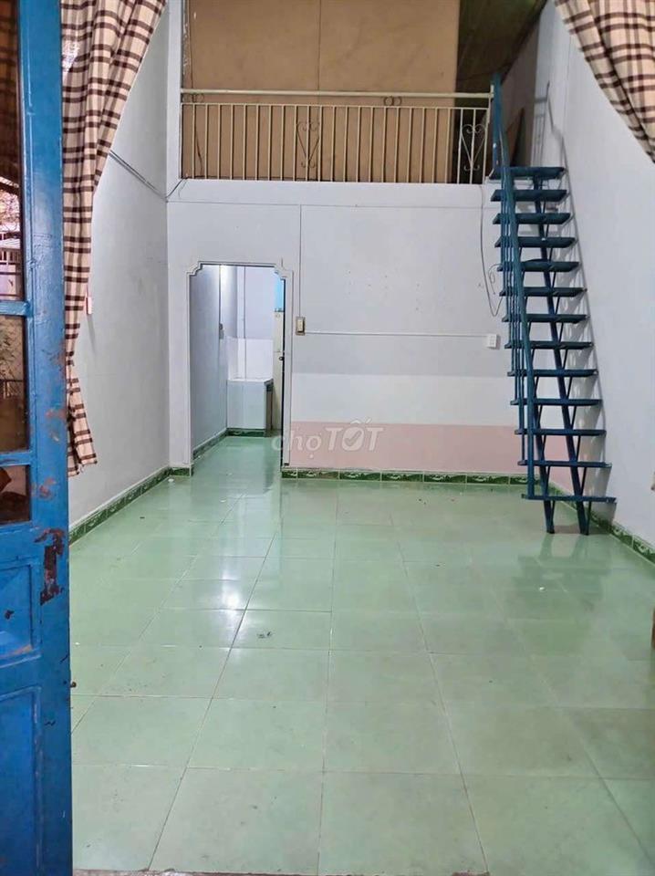 Nhà 4x13m lửng 2pn 1wc có sân rộng. ĐS 21 p8 gv