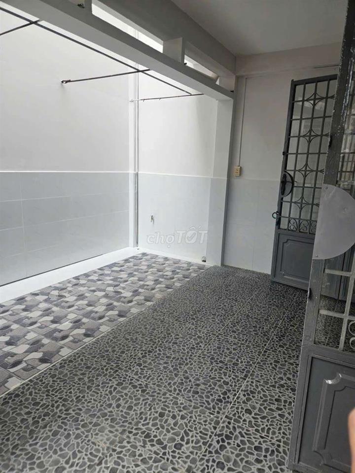 Nhà 4x17m lầu 2pn 2Wc sân thượng. Sân trước. HXH. Gần ngã ba cây trâm