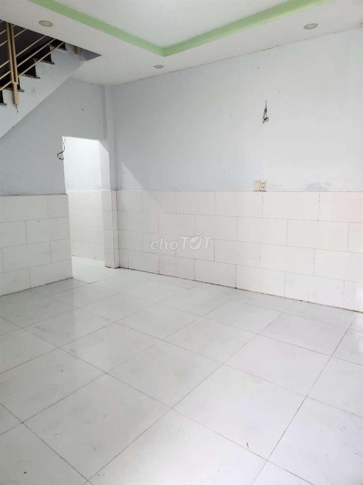 Nhà 8x4m lầu 1pn 2Wc. Đối diện EMART phan Huy Ích p12 Gò Vấp