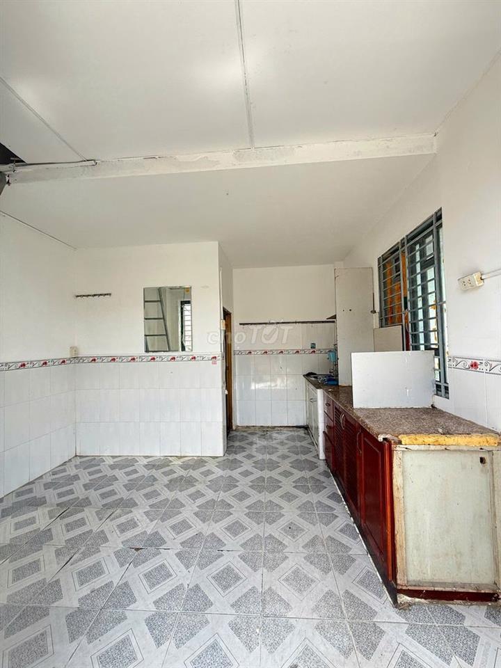 Phòng 25m2 mặt tiền hẻm 137  Ung Văn Khiêm gần D2, gác cao thẳng người
