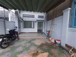 Phòng *** 30m2 có gác, máy lạnh hẻm 652 Quốc Lộ 13 gần Vạn Phúc