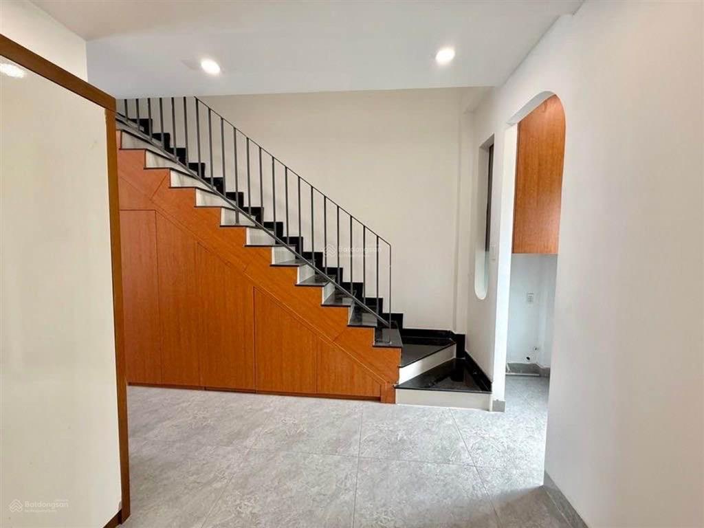 4.3 tỷ nhà 2 tầng mới ở ngay hẻm xe hơi trường lưu long trường
