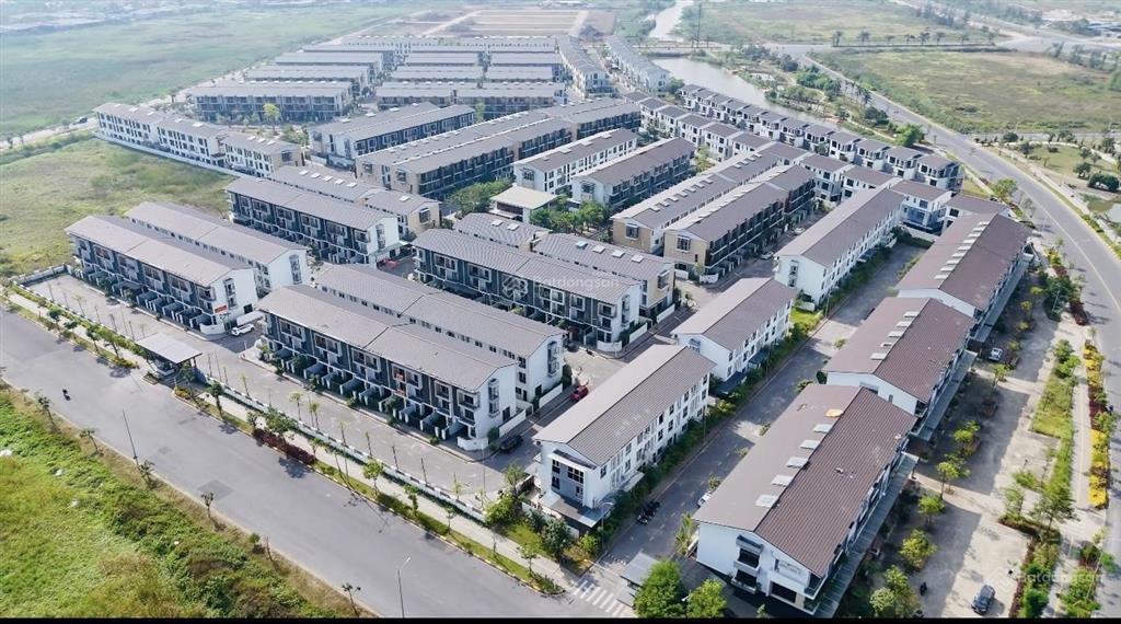 Chính chủ cần bán căn liền kề beomes đẹp không lỗi lầm, giá tốt