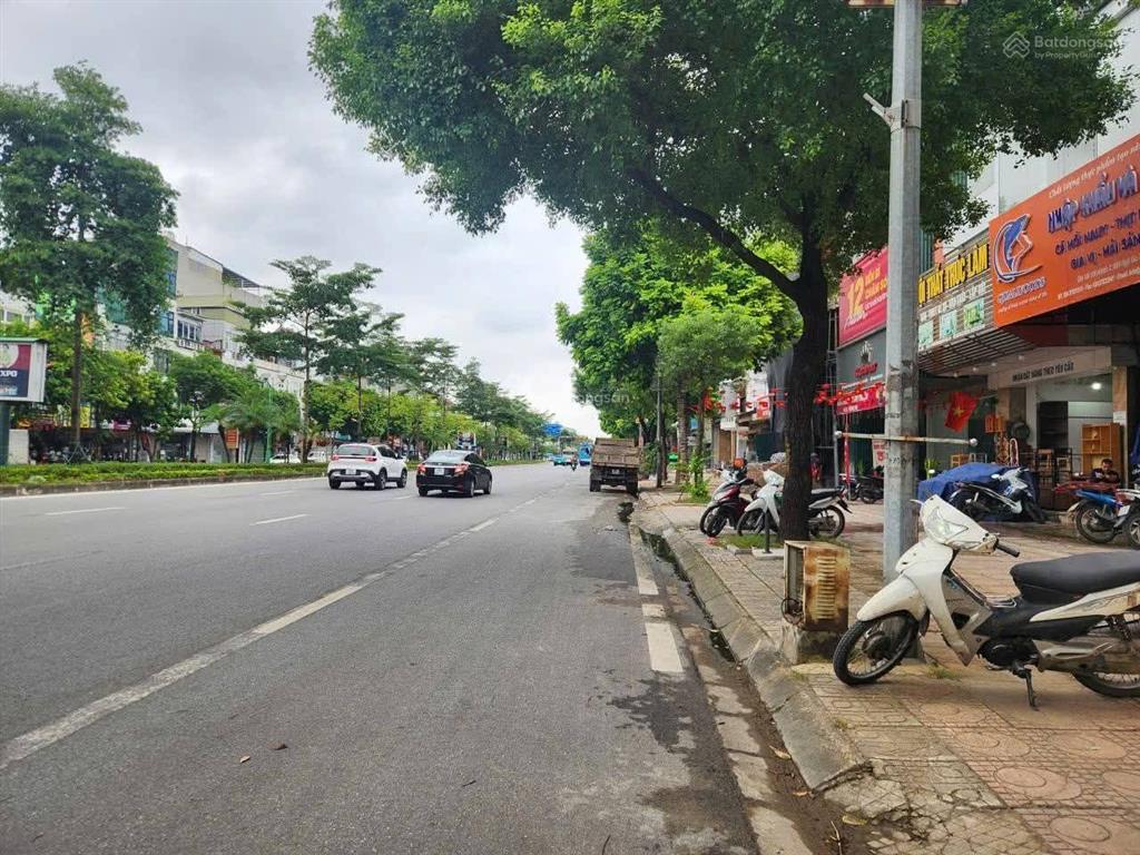 Tôi bán mp ngô gia tự, long biên, 105m2, mt 6m nở hậu 6,5m, vỉa hè to vị trí kd đỉnh, chỉ 31,x tỷ