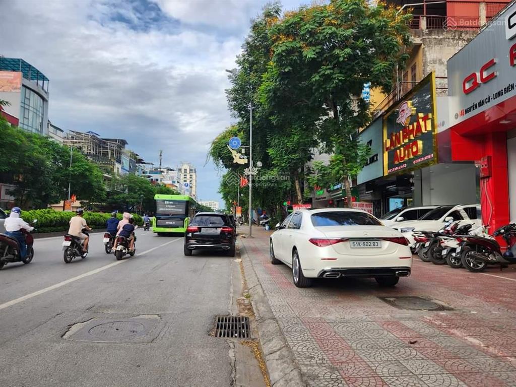 Tôi bán mp ng văn cừ, ngọc lâm, lbien, dt 102m2 mặt tiền 5.5m nở hậu, vỉa hè to, kdoanh đỉnh 30 tỷ