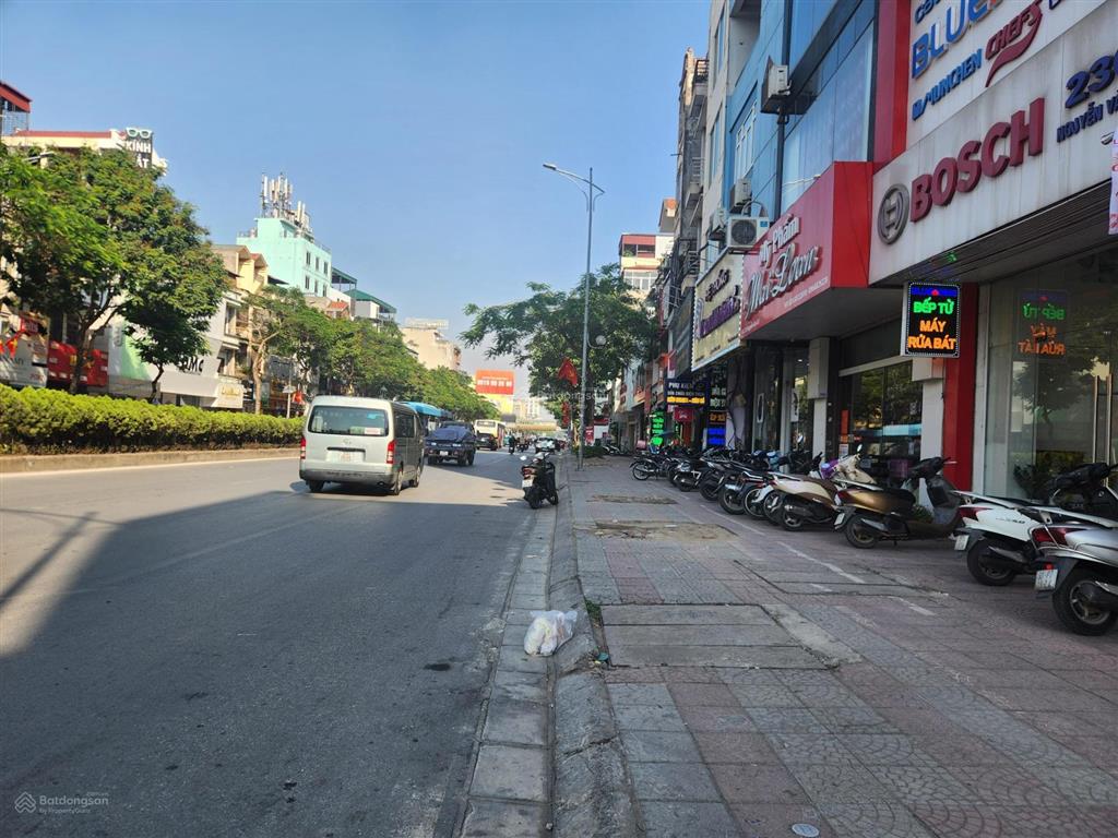 Tôi bán mp ng văn cừ, ngọc lâm, lbien, dt 102m2 mặt tiền 5.5m nở hậu, vỉa hè to, kdoanh đỉnh 30 tỷ