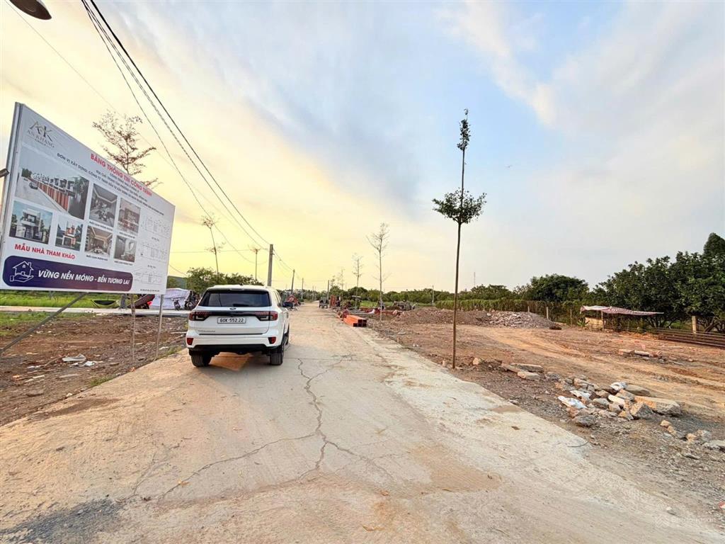 Bán đất ngay ngã tư chợ tân triều, 1 tỷ 350/80m2, sổ hồng thổ cư, đường giao thông 8m
