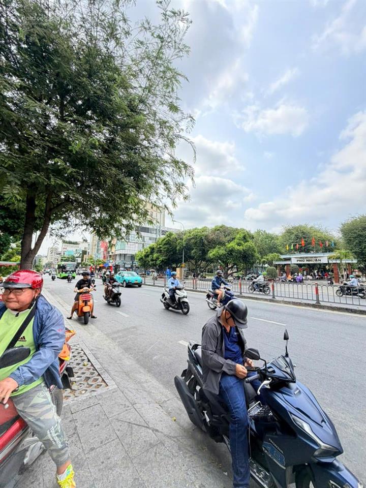 Cho thuê tòa nhà mt phan đăng lưu ngay trung tâm bình thạnh, 6x14m, có hầm xe riêng