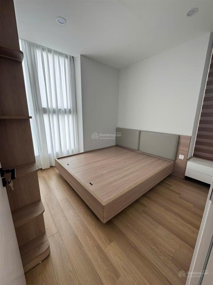 Chung cư tố hữu. dt72m2 lô góc, view hồ, full nội thất.