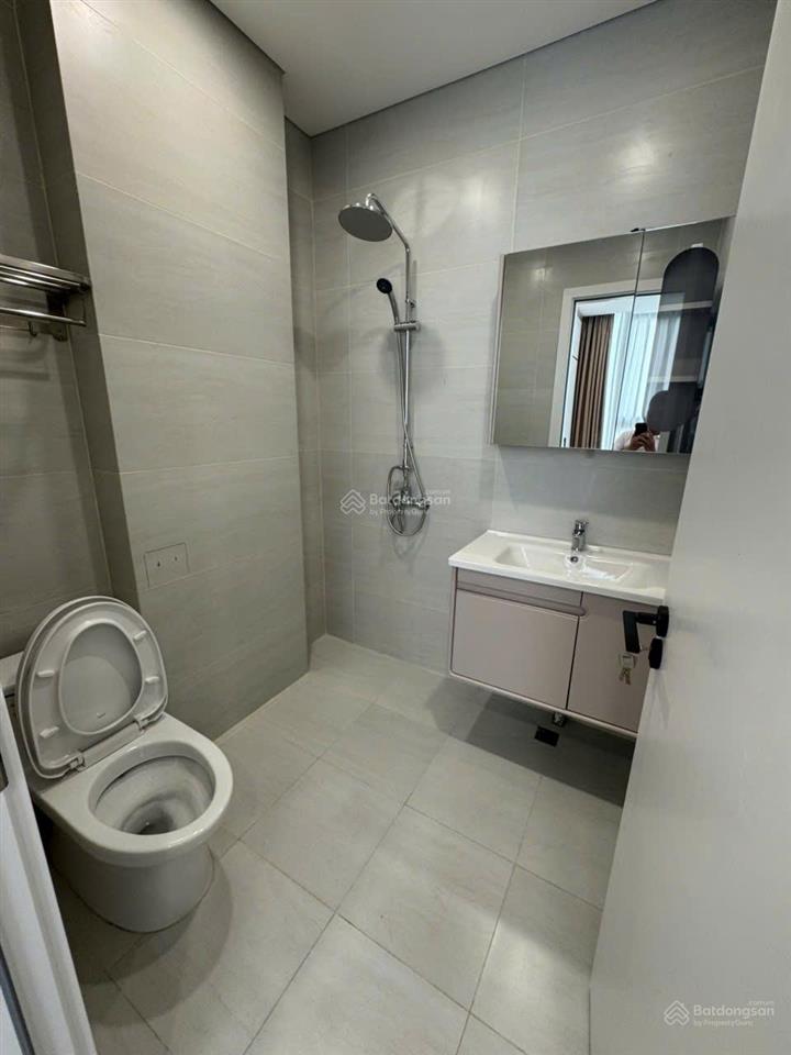 Chung cư tố hữu. dt72m2 lô góc, view hồ, full nội thất.