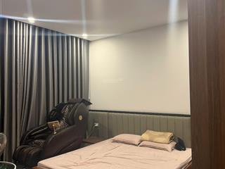 Chính chủ gửi bán căn chung cư 3 phòng ngủ + 1 dt 136m2 lô góc view hồ full nội thất, giá tốt