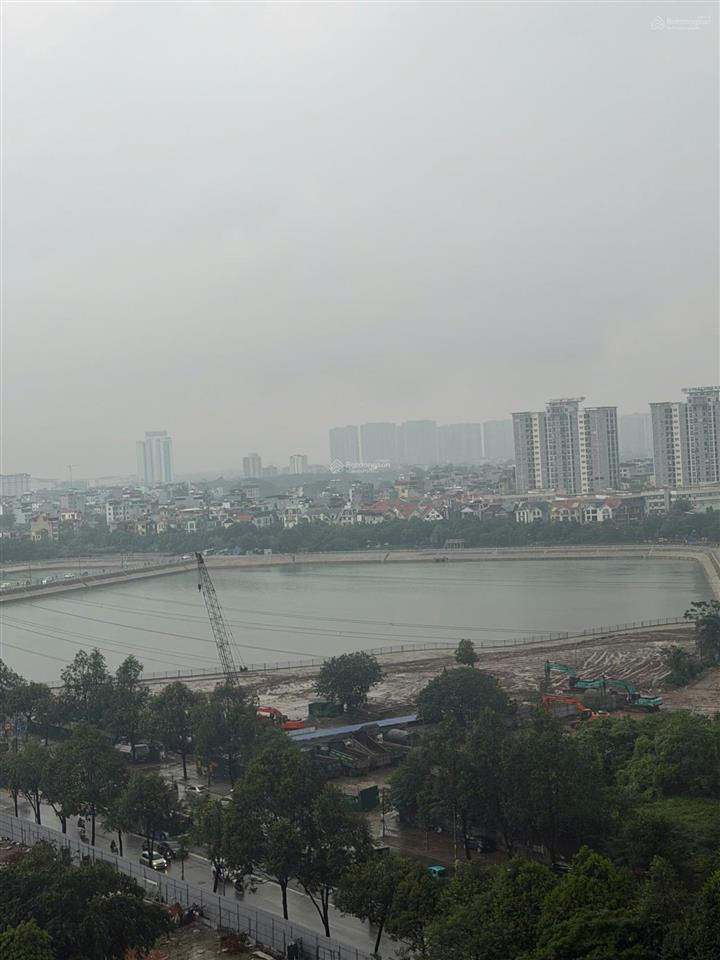 Chính chủ gửi bán căn chung cư 3 phòng ngủ + 1 dt 136m2 lô góc view hồ full nội thất, giá tốt