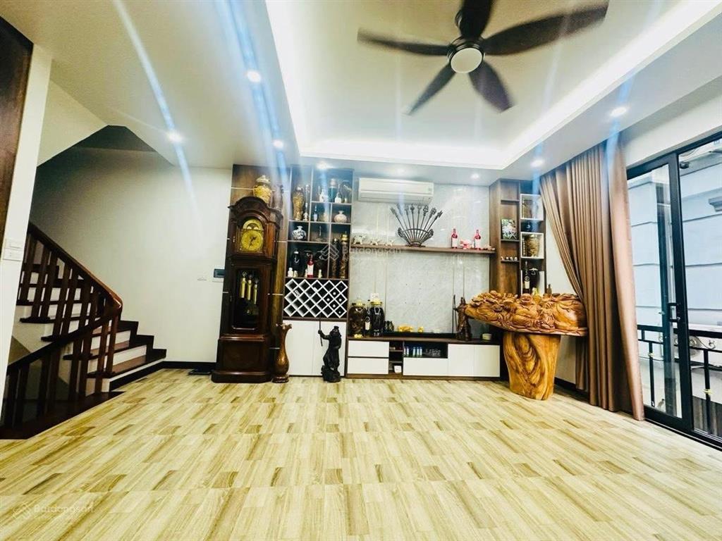 Nhà gần đường tố hữu. diện tích 30m2 xây 4 tầng. oto vào nhà. giá 7,8 tỷ