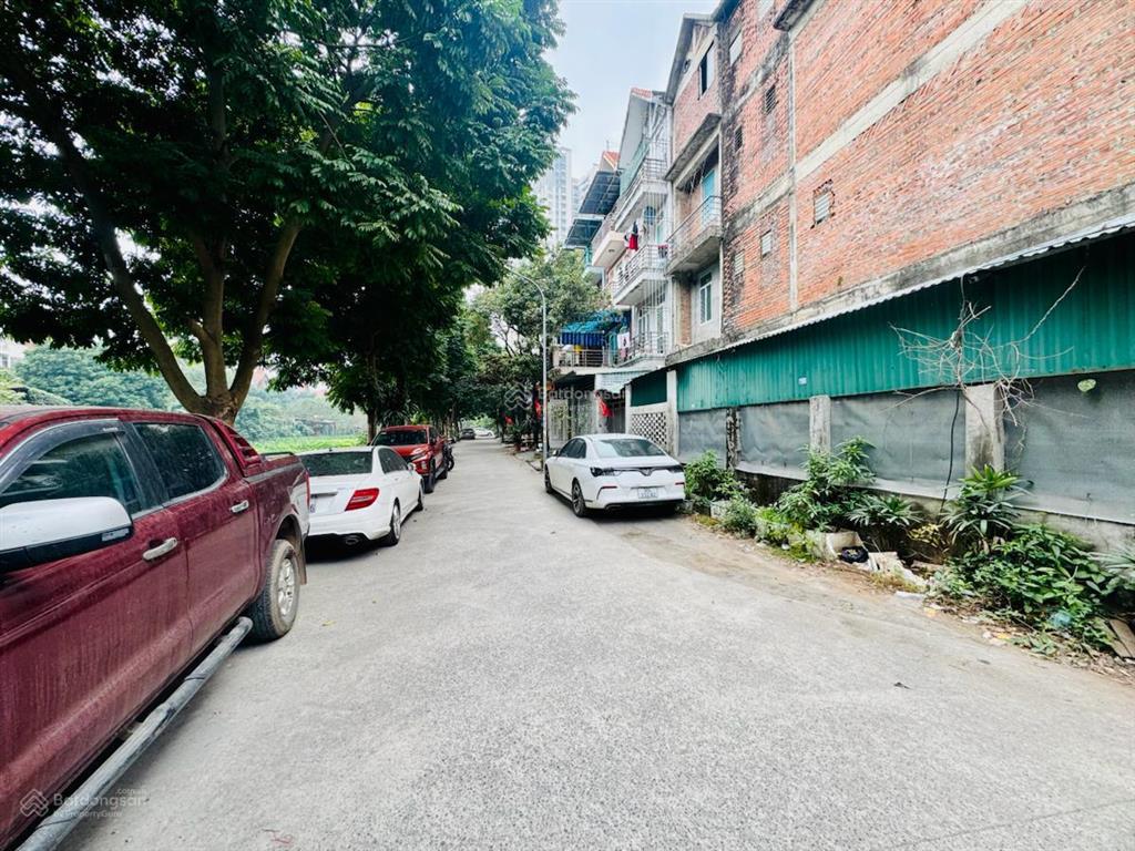 Bán căn biệt thự lô góc. diện tích thực tế 131m2 (sổ 113m2) dân cư ổn định, ở thích