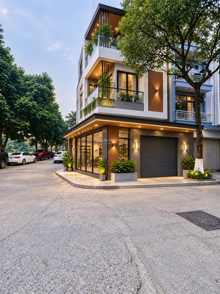 Bán căn biệt thự lô góc. diện tích thực tế 131m2 (sổ 113m2) dân cư ổn định, ở thích