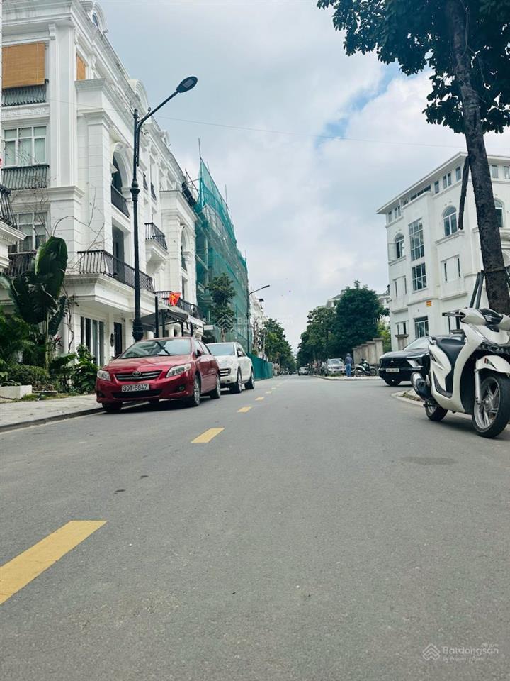 Liền kề đường lê quang đạo kéo dài. dt 96m2 xây thô 5 tầng. mặt tiền 6m vị trí xẻ khe