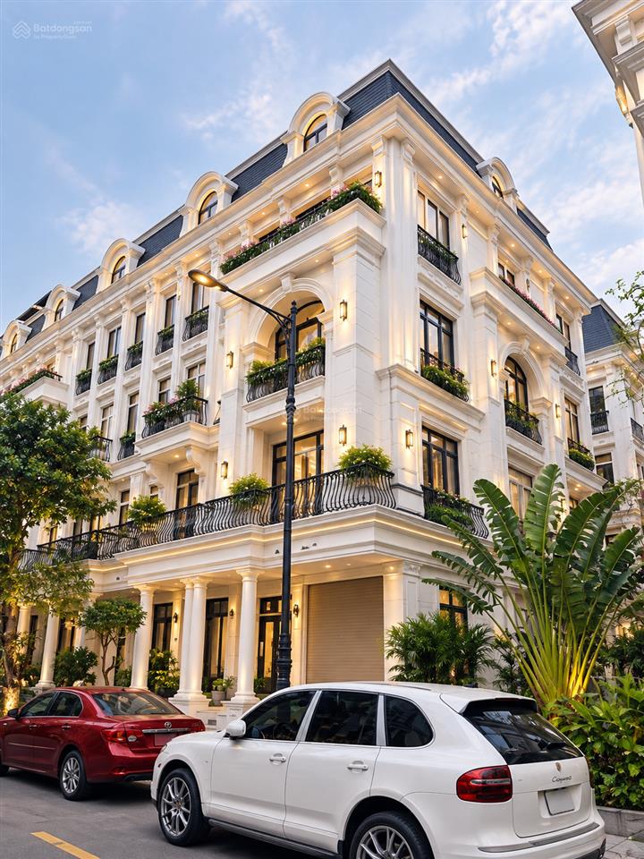 Liền kề đường lê quang đạo kéo dài. dt 96m2 xây thô 5 tầng. mặt tiền 6m vị trí xẻ khe