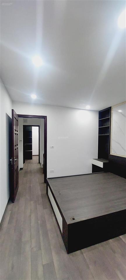 Bán gấp nhà quang trung, gần ô tô, sau nhà mặt phố 35m2 x5t chỉ 7.3 tỷ.