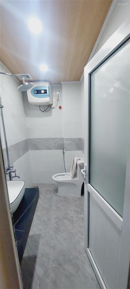 Bán gấp nhà quang trung, gần ô tô, sau nhà mặt phố 35m2 x5t chỉ 7.3 tỷ.