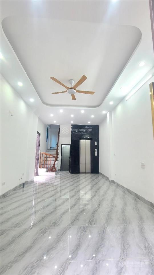 Bán gấp nhà phố xốm lô góc, gần ô tô, nhà mới 35m2 x6t thang máy giá nhỉnh 5 tỷ.