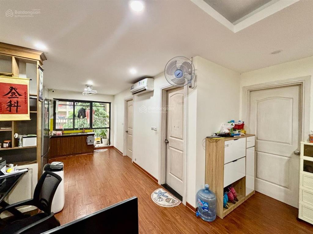 Bán gấp căn hộ cc phun nội thất đẹp 67m2 thông thủy, 2 phòng ngủ, 2wc, 2 ban công rộng nhỉnh 3 tỷ.