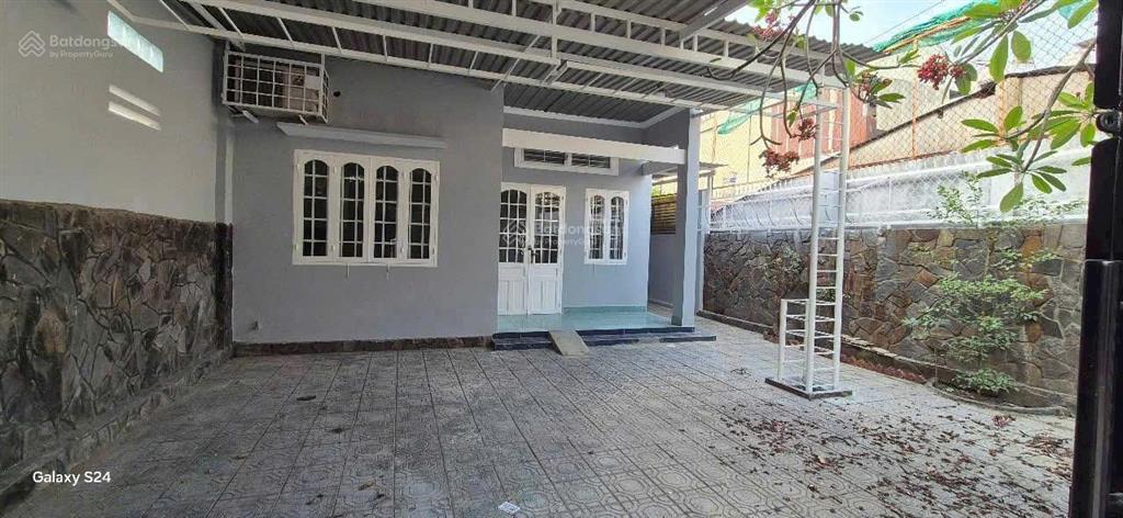 Cho thuê nhà nguyên căn p. tân hiệp gần b5, dt 160m2, có sân ô tô rộng, giá 7 triệu/tháng