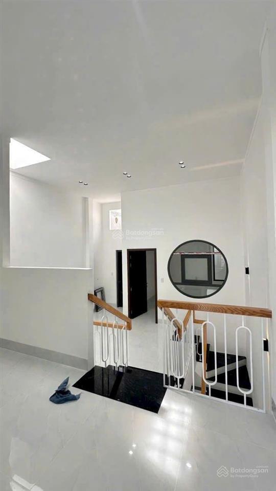 Bán nhà lầu mới, sr,tc, sân oto, đường oto, gần chợ tân hiệp, chỉ 2tỷ850