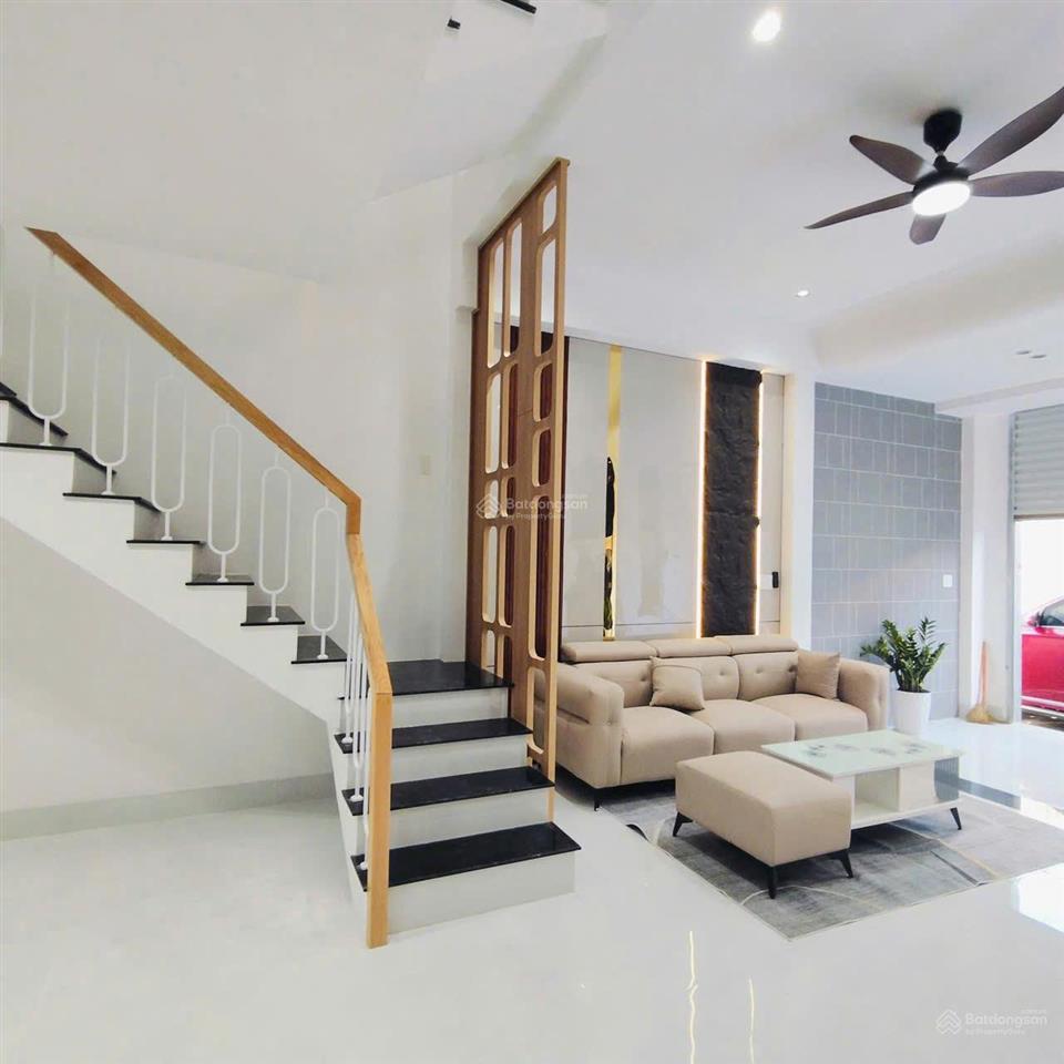 Bán nhà lầu mới, sr,tc, sân oto, đường oto, gần chợ tân hiệp, chỉ 2tỷ850