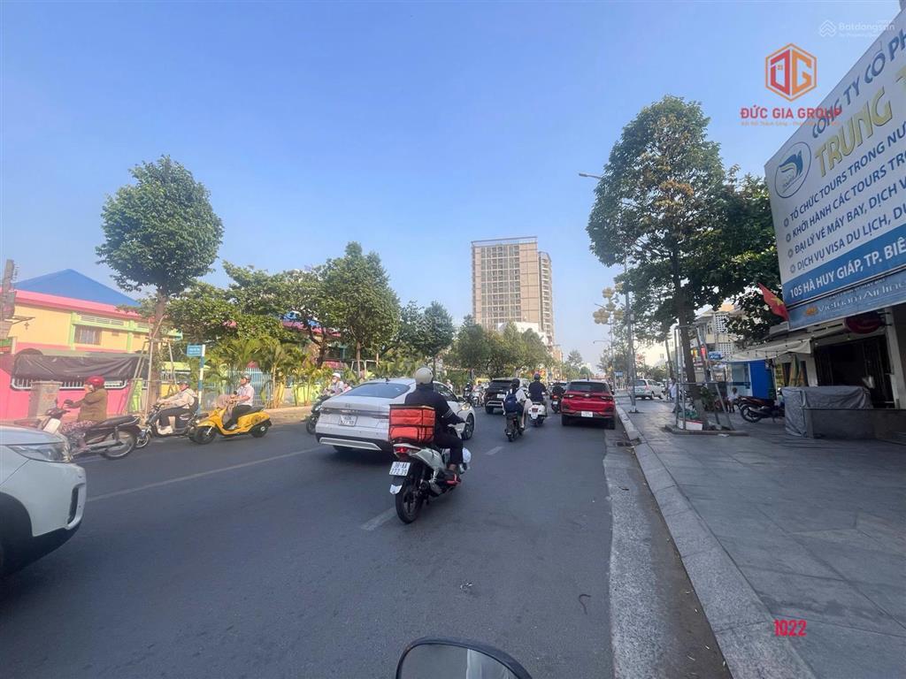 Cho thuê siêu vị trí căn góc 2 mặt tiền ngang 12m đường hà huy giáp  biên hòa
