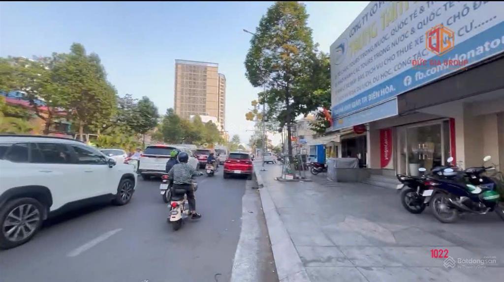 Cho thuê siêu vị trí căn góc 2 mặt tiền ngang 12m đường hà huy giáp  biên hòa