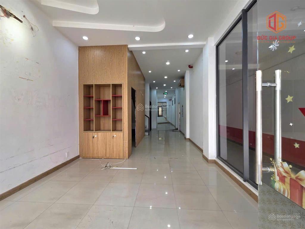 Cho thuê tòa nhà mặt tiền trấn biên 700m2 sử dụng ngay vincom giá cực tốt