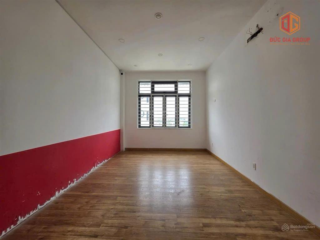 Cho thuê tòa nhà mặt tiền trấn biên 700m2 sử dụng ngay vincom giá cực tốt