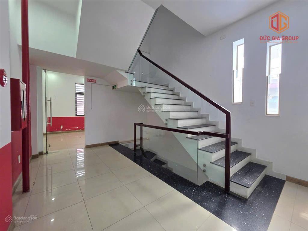 Cho thuê tòa nhà mặt tiền trấn biên 700m2 sử dụng ngay vincom giá cực tốt