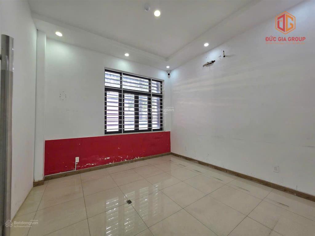 Cho thuê tòa nhà mặt tiền trấn biên 700m2 sử dụng ngay vincom giá cực tốt