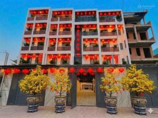 Xây mới 5 tầng, ngang 5m, sân rộng, tặng full nội thất, ngay trục hà huy giáp, quận 12