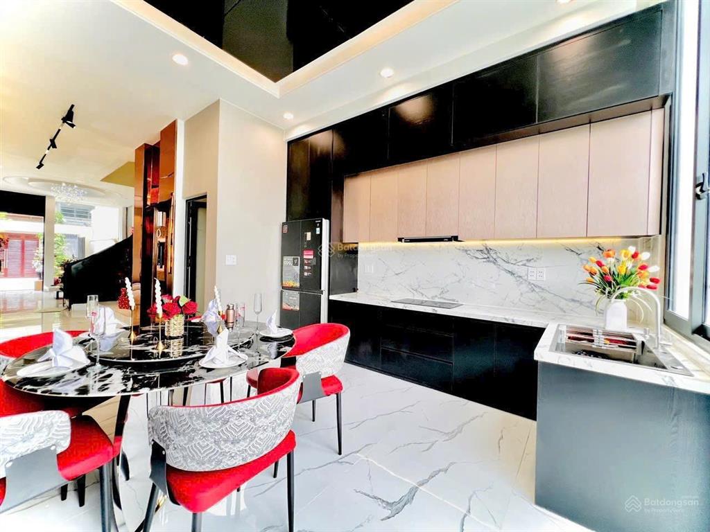 Nhà đẹp q12 gần tô ngọc vân 4x26m thang máy 8,589 tỷ