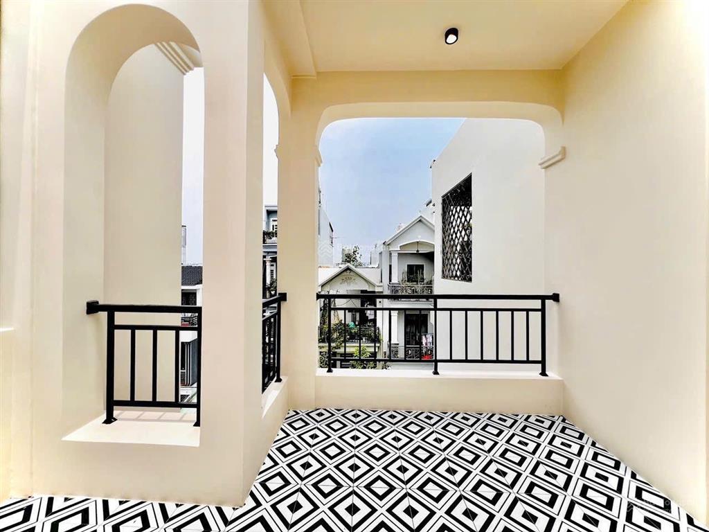 Nhà đẹp q12 gần tô ngọc vân 4x26m thang máy 8,589 tỷ