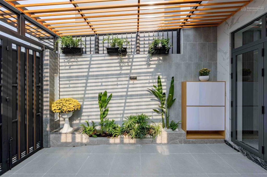 Nhà đẹp quận 12 4x22m hẻm 8m thông gara ô tô giảm 310tr