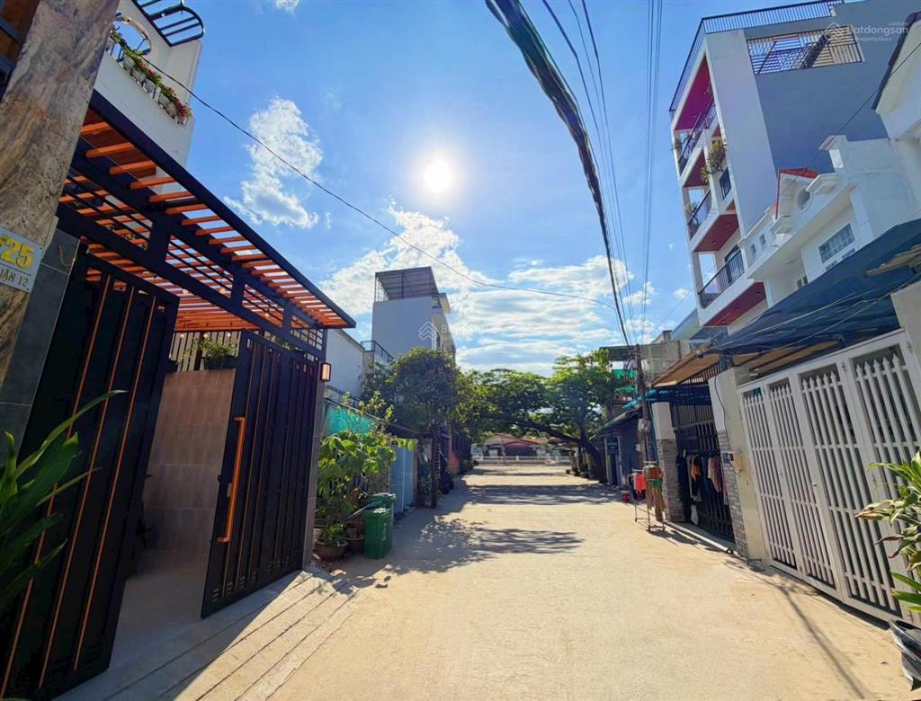 Nhà đẹp quận 12 4x22m hẻm 8m thông gara ô tô giảm 310tr