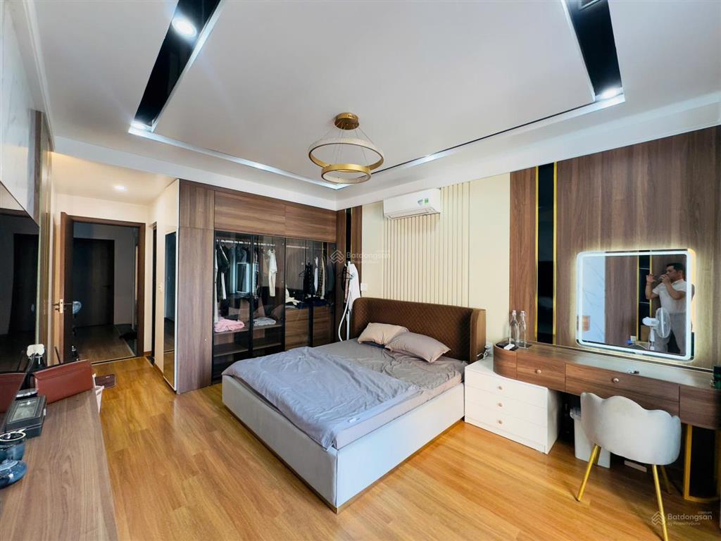 Nhà đẹp thang máy full nội thất khu vực lê hồng phong