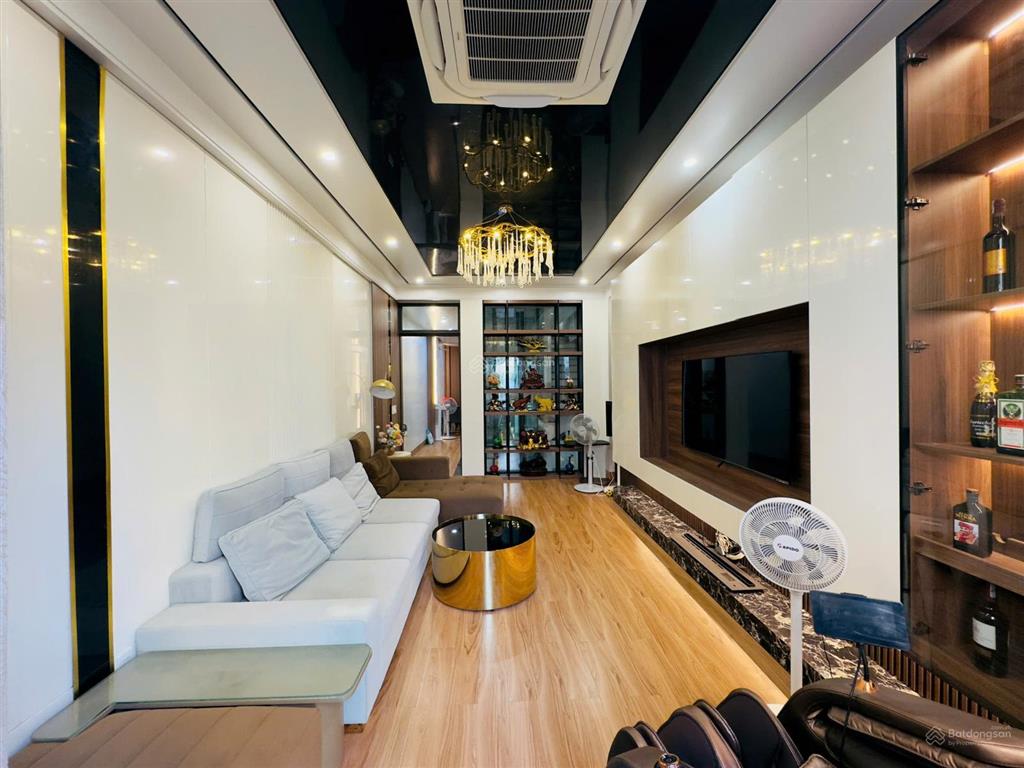 Nhà đẹp thang máy full nội thất khu vực lê hồng phong