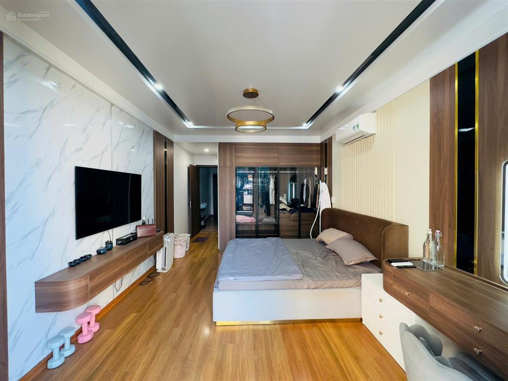 Nhà đẹp thang máy full nội thất khu vực lê hồng phong