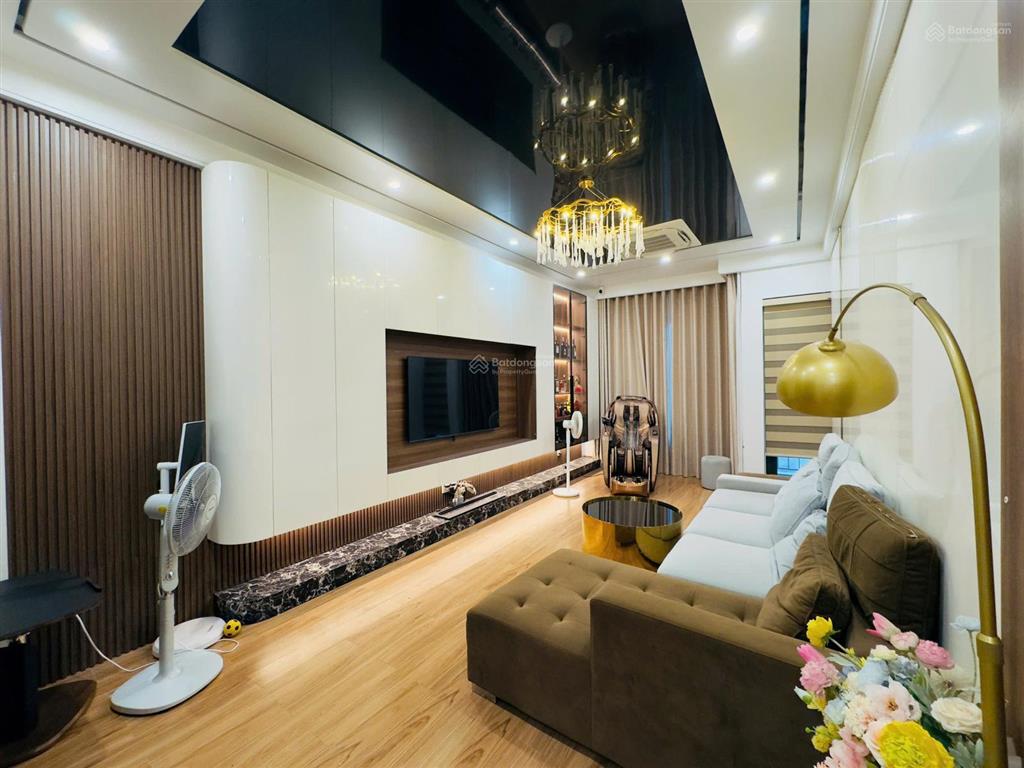 Nhà đẹp thang máy full nội thất khu vực lê hồng phong