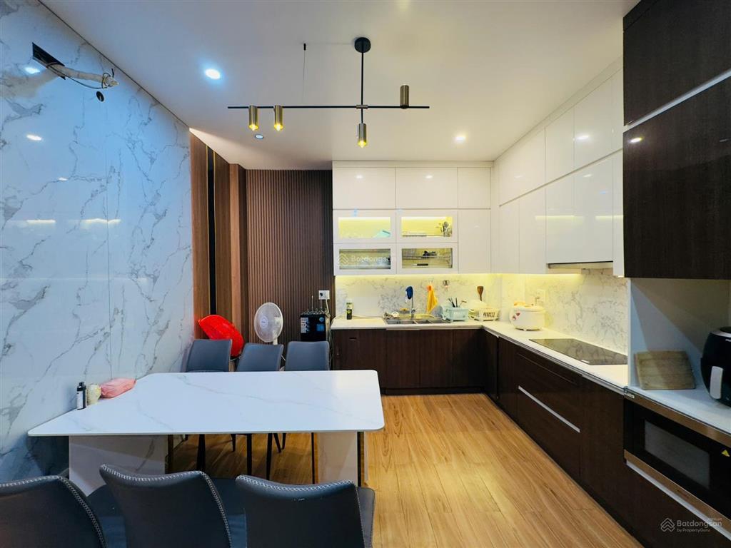 Nhà đẹp thang máy full nội thất khu vực lê hồng phong